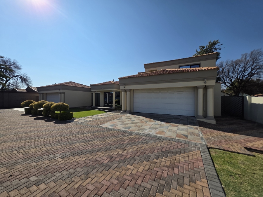 4 Bedroom Property for Sale in Flamingo Park Free State